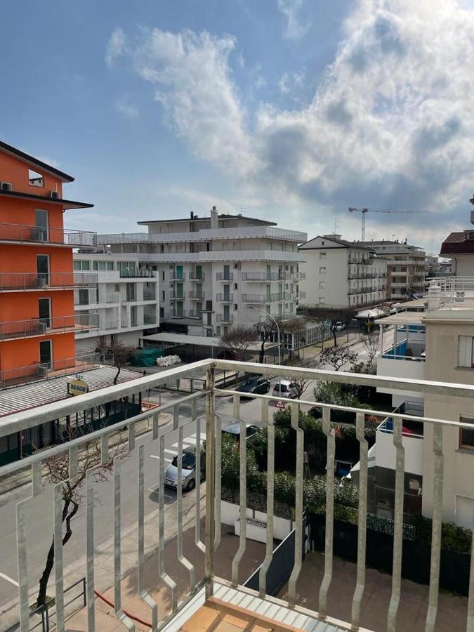 Condominio Michelangelo-Solo Per Famiglie- Walterigato Apartments Лидо-ди-Езоло Экстерьер фото