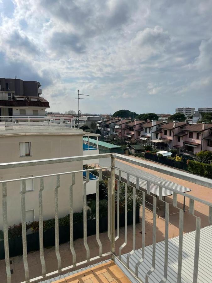 Condominio Michelangelo-Solo Per Famiglie- Walterigato Apartments Лидо-ди-Езоло Экстерьер фото