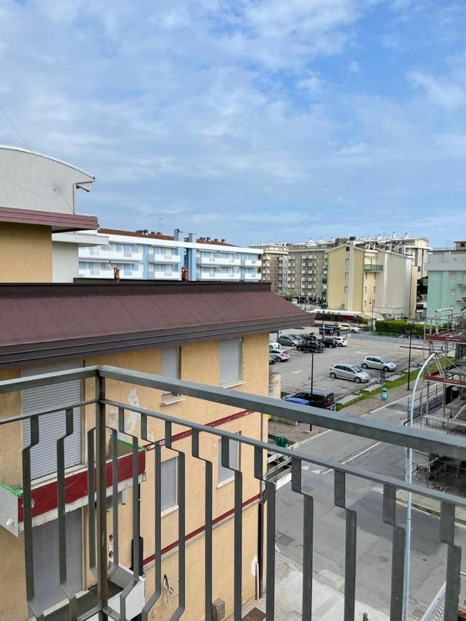 Condominio Michelangelo-Solo Per Famiglie- Walterigato Apartments Лидо-ди-Езоло Экстерьер фото